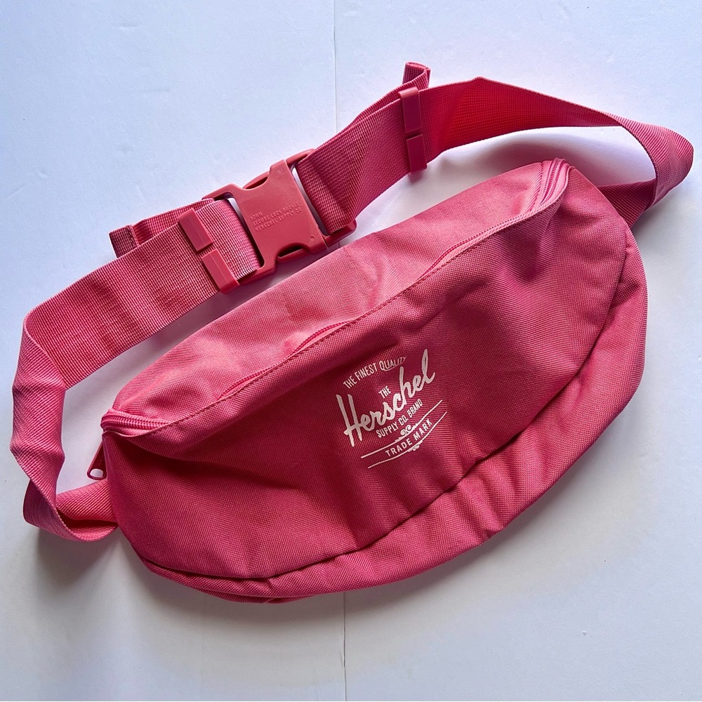 NWOT Herschel Supply Co.LIMITED EDITION Coral Red Sixteen Single-Pocket Belt Bag